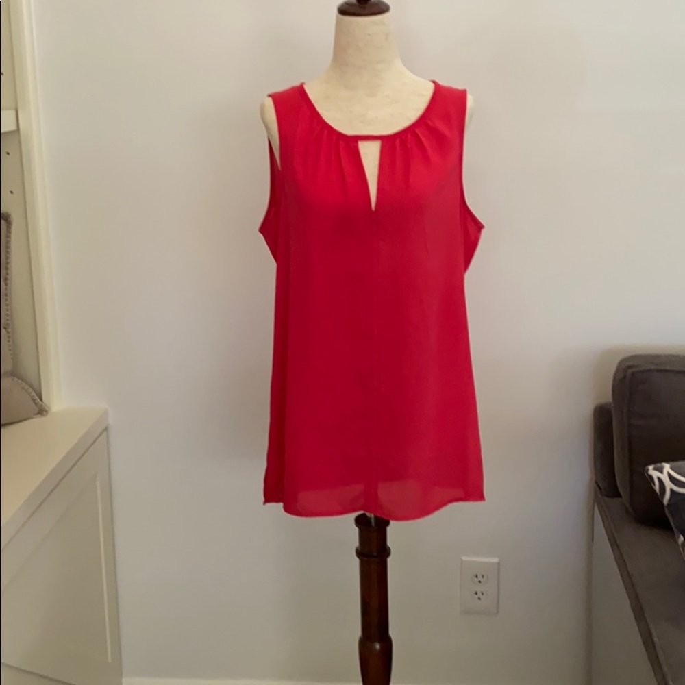 Rose & Olive fuchsia sleeveless top. Size M